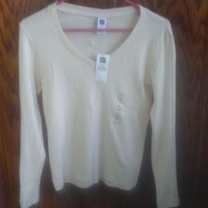 NWT GAP Cream Long Sleeve V-Neck T-Shirt SMALL